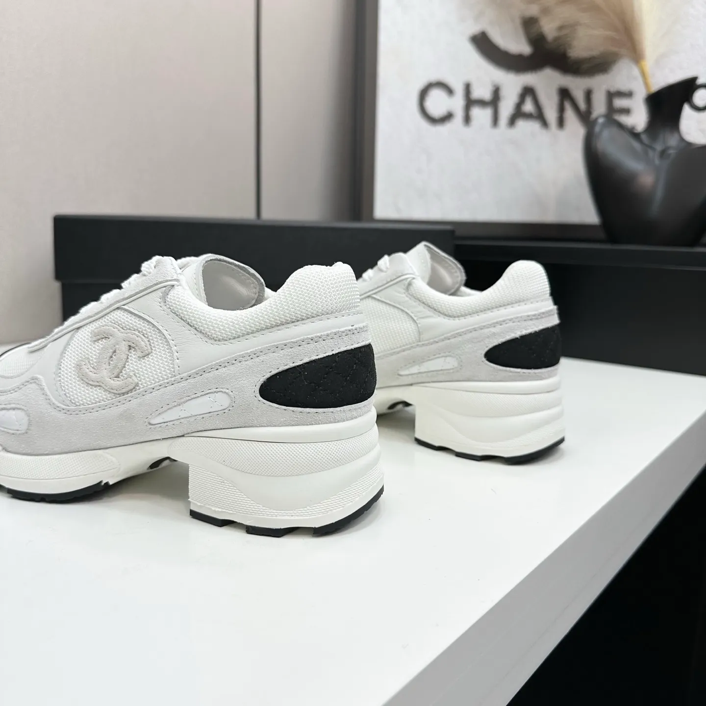 👟👟Ex-factory price 640👟👟Chanel Panda Shoes! 2025 counter's top casual sports shoes. This classic design; the upper is electro-embroidered with a variety of techniques; the outsole is fashionable and sporty; the unusual inclusion of a variety of color matching elements... The diversified mix and match is very good-looking and versatile, and can be used for leisure, fashion, sports, and outdoor... ꫛꫀꪝ Go➫ Materials: ❶Upper made of: original imported first-layer silk cowhide + original waterproof cloth + original first-layer cowhide ❷Inner lining: Original Yangli+wang ❸ Outsole based on: Original TPU combination outsole Counter boutique packaging complete set for women 35–41